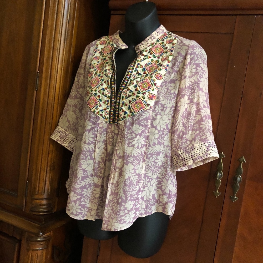 Common Thread Embroidered Top size Medium - Picture 2 of 10